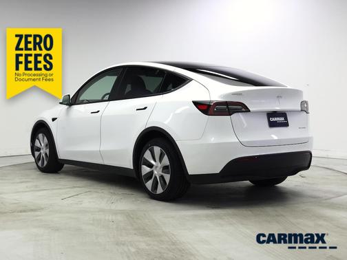 White 2024 Tesla Model Y Long Range