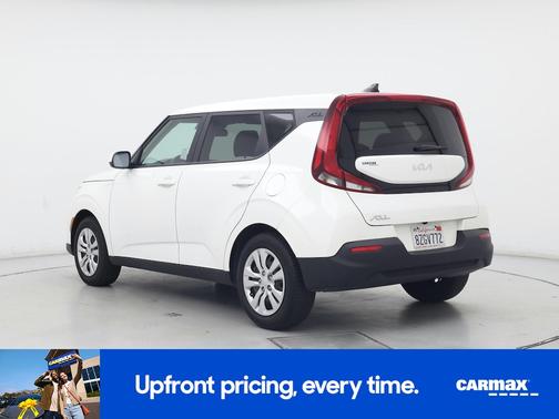 White 2022 Kia Soul LX