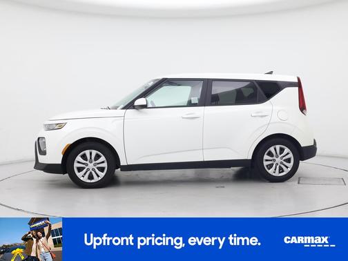 White 2022 Kia Soul LX