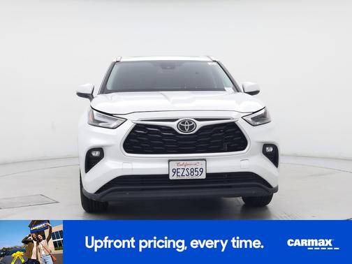 White 2023 Toyota Highlander XLE
