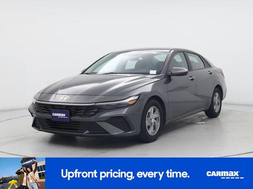 Gray 2024 Hyundai ELANTRA SE