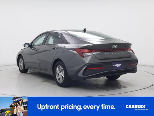 Gray 2024 Hyundai ELANTRA SE