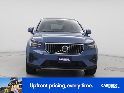 2023 Volvo XC40 B5 Ultimate Bright Theme