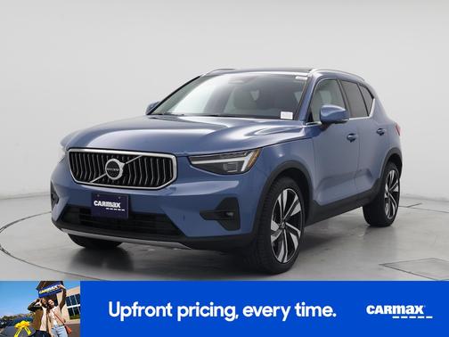 2023 Volvo XC40 B5 Ultimate Bright Theme
