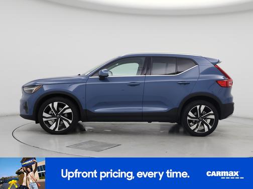 2023 Volvo XC40 B5 Ultimate Bright Theme