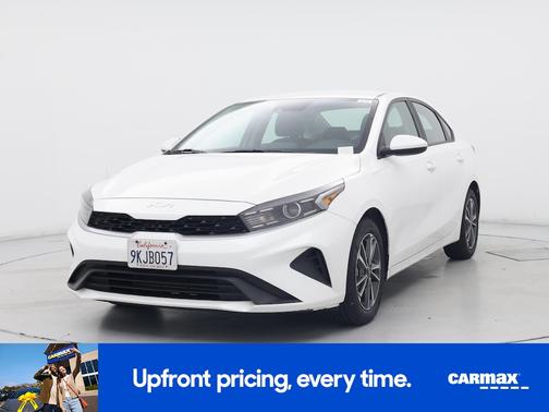 White 2023 Kia Forte LXS