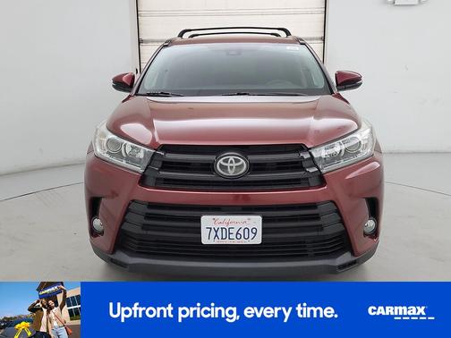 Red 2017 Toyota Highlander SE
