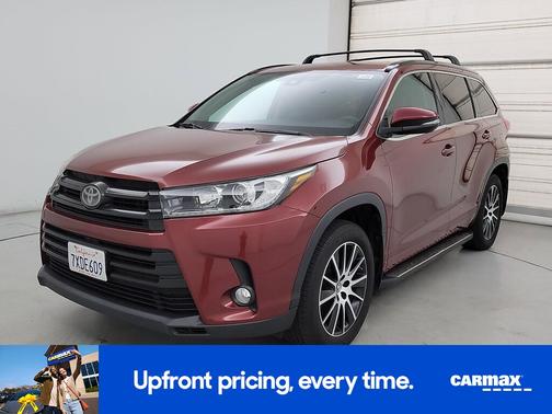 Red 2017 Toyota Highlander SE