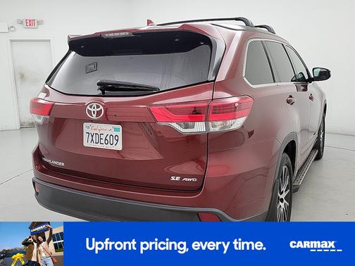 Red 2017 Toyota Highlander SE