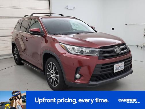 Red 2017 Toyota Highlander SE