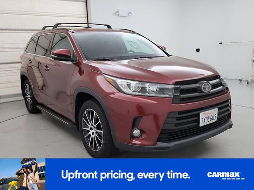 Red 2017 Toyota Highlander SE