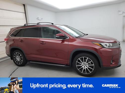 Red 2017 Toyota Highlander SE