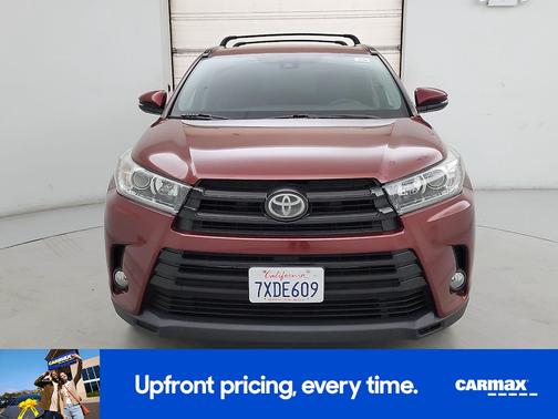 Red 2017 Toyota Highlander SE