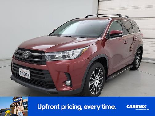Red 2017 Toyota Highlander SE