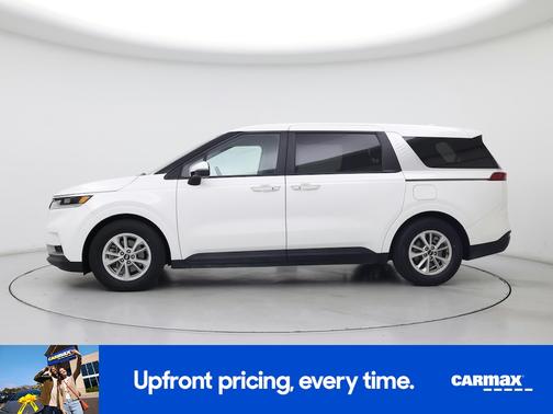 White 2024 Kia Carnival LX