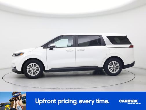 White 2022 Kia Carnival LX