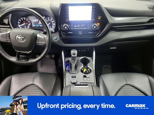 White 2021 Toyota Highlander XSE