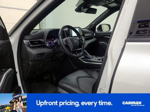 White 2021 Toyota Highlander XSE