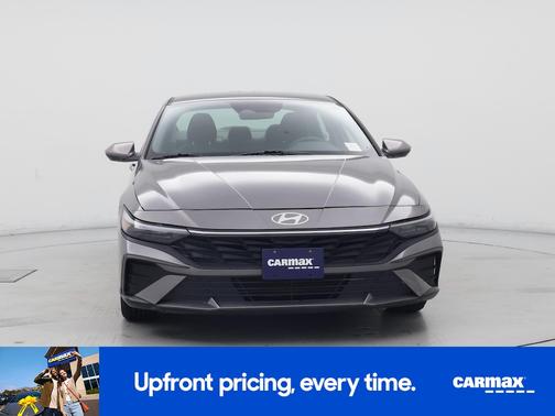 Gray 2024 Hyundai ELANTRA SE