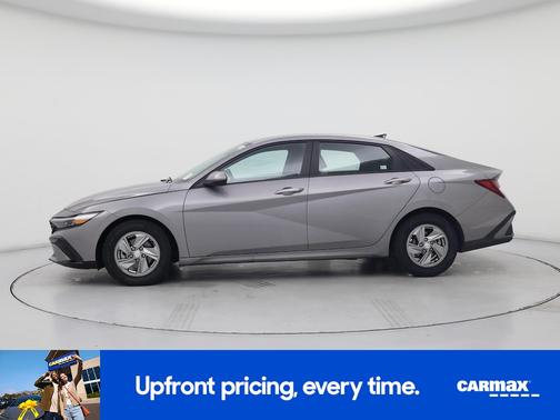Gray 2024 Hyundai ELANTRA SE