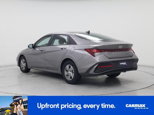 Gray 2024 Hyundai ELANTRA SE