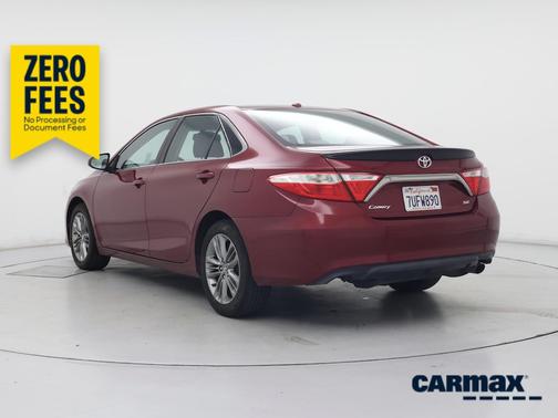 Red 2016 Toyota Camry SE