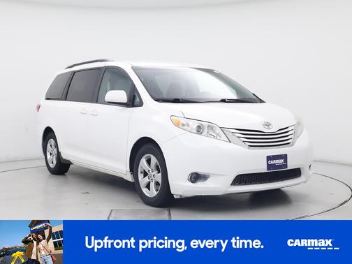 White 2015 Toyota Sienna LE