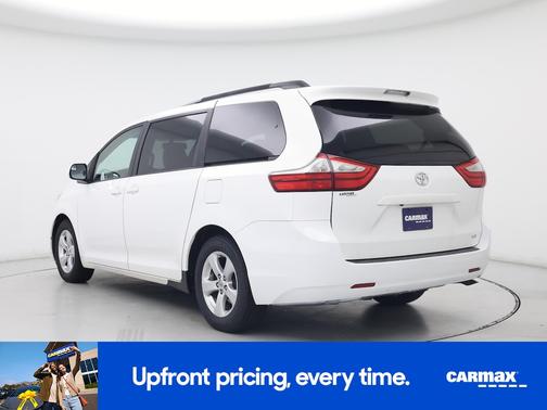 White 2015 Toyota Sienna LE