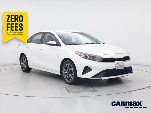White 2023 Kia Forte LXS