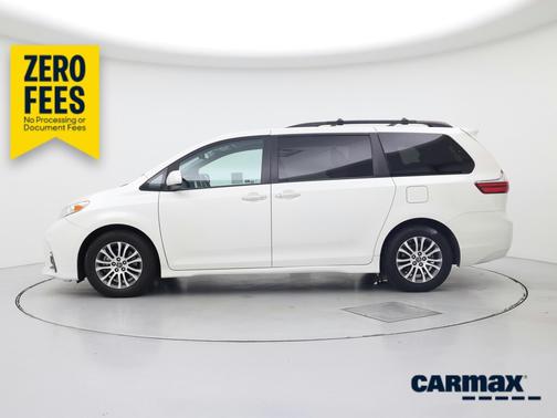 White 2018 Toyota Sienna XLE Premium
