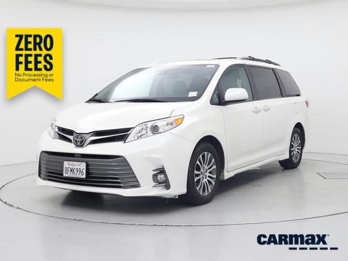 White 2018 Toyota Sienna XLE Premium