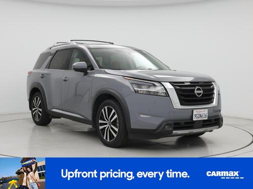 Gray 2023 Nissan Pathfinder Platinum