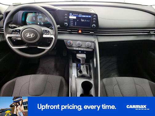 Gray 2025 Hyundai ELANTRA SE