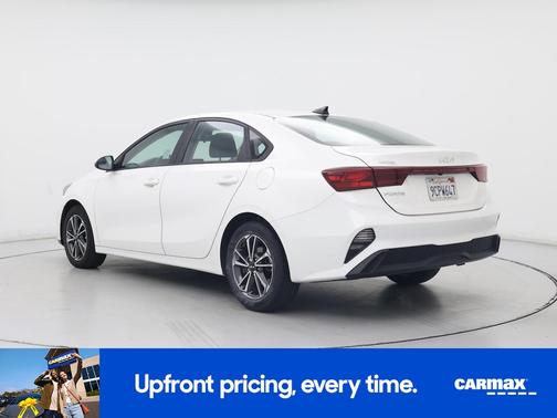 White 2023 Kia Forte LXS