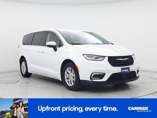 White 2023 Chrysler Pacifica Touring L