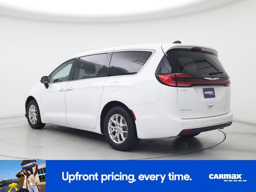 White 2023 Chrysler Pacifica Touring L