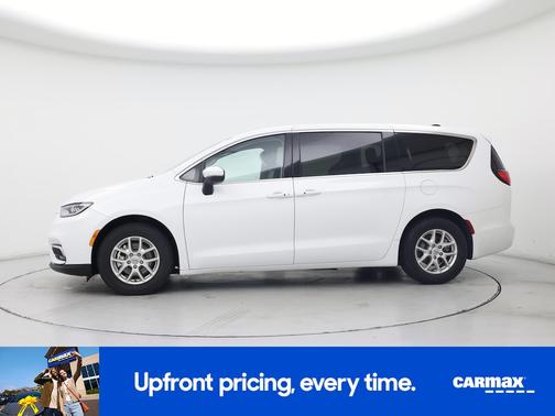 White 2023 Chrysler Pacifica Touring L