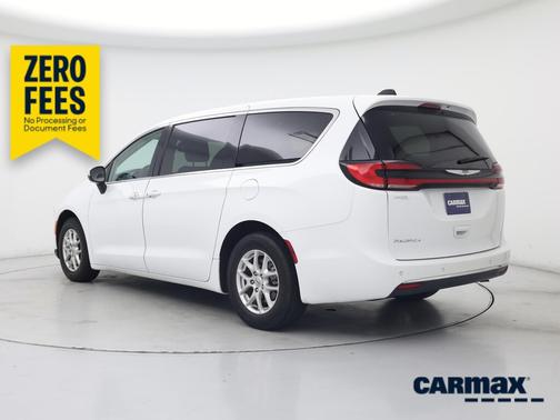 White 2023 Chrysler Pacifica Touring L