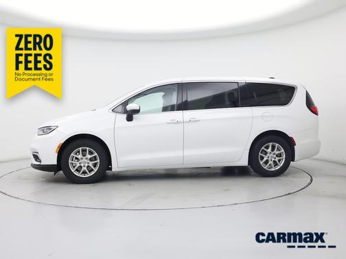White 2023 Chrysler Pacifica Touring L