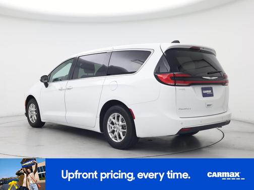 White 2023 Chrysler Pacifica Touring L