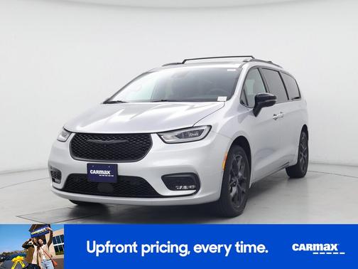 Silver 2023 Chrysler Pacifica Limited