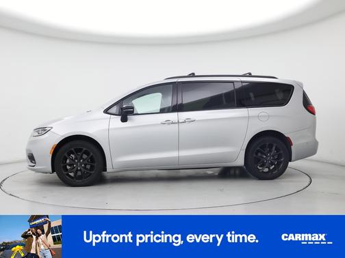 Silver 2023 Chrysler Pacifica Limited
