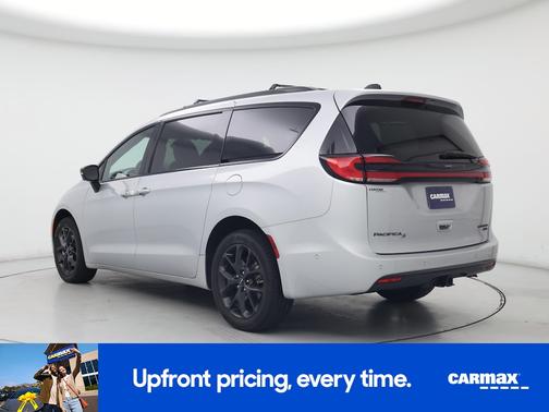Silver 2023 Chrysler Pacifica Limited