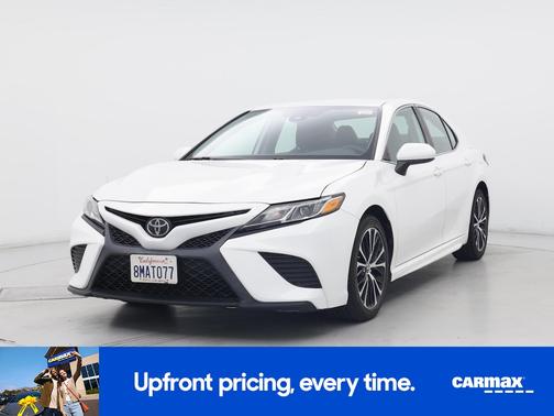 White 2019 Toyota Camry SE