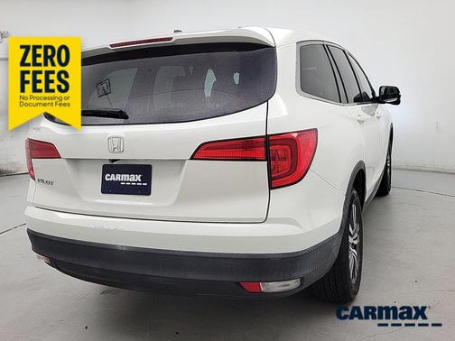 White 2018 Honda Pilot EX
