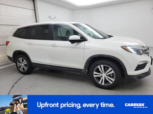 White 2018 Honda Pilot EX
