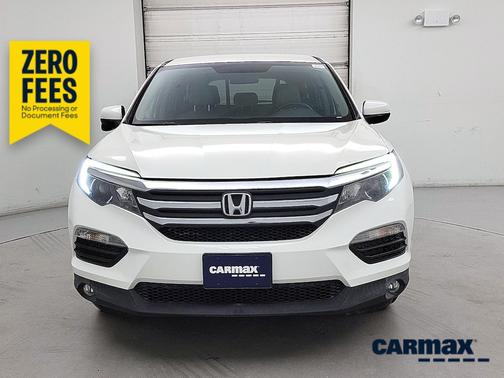 White 2018 Honda Pilot EX