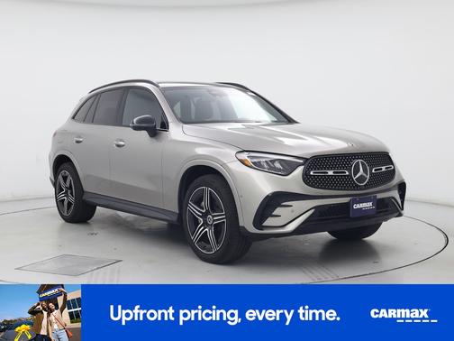 Gray 2024 Mercedes-Benz GLC 300