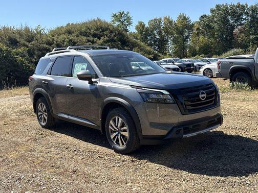 2025 Nissan Pathfinder SL 4WD