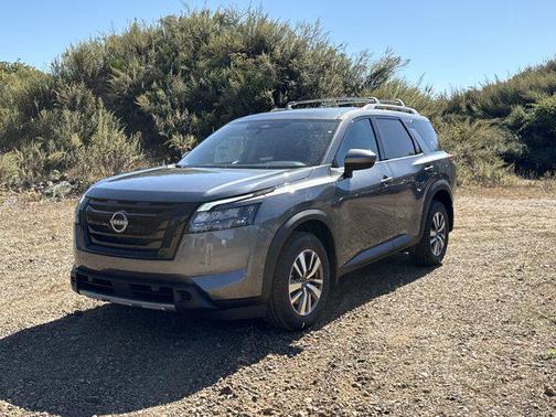 2025 Nissan Pathfinder SL 4WD